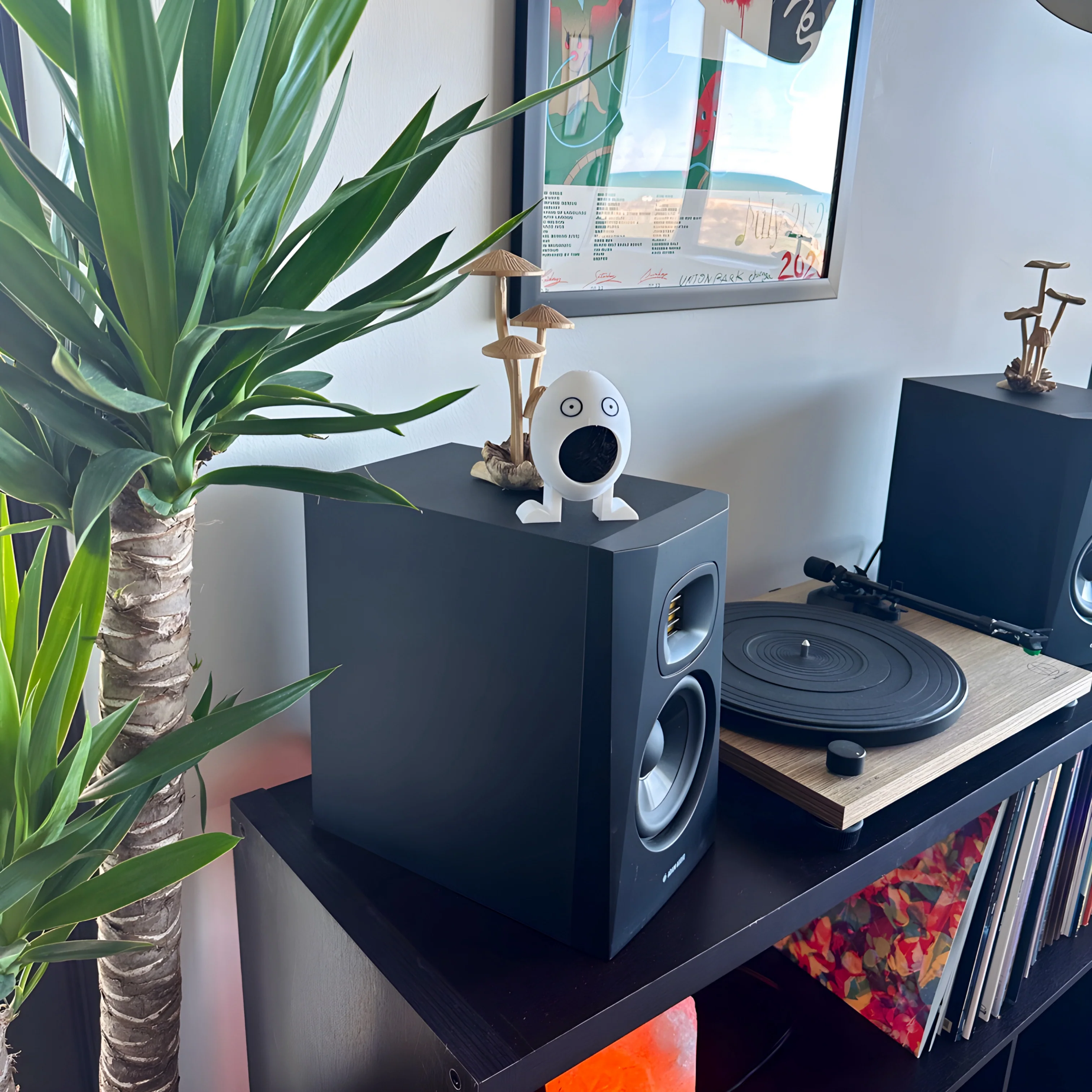 Feed Eggs Egg Figurine - Image 4