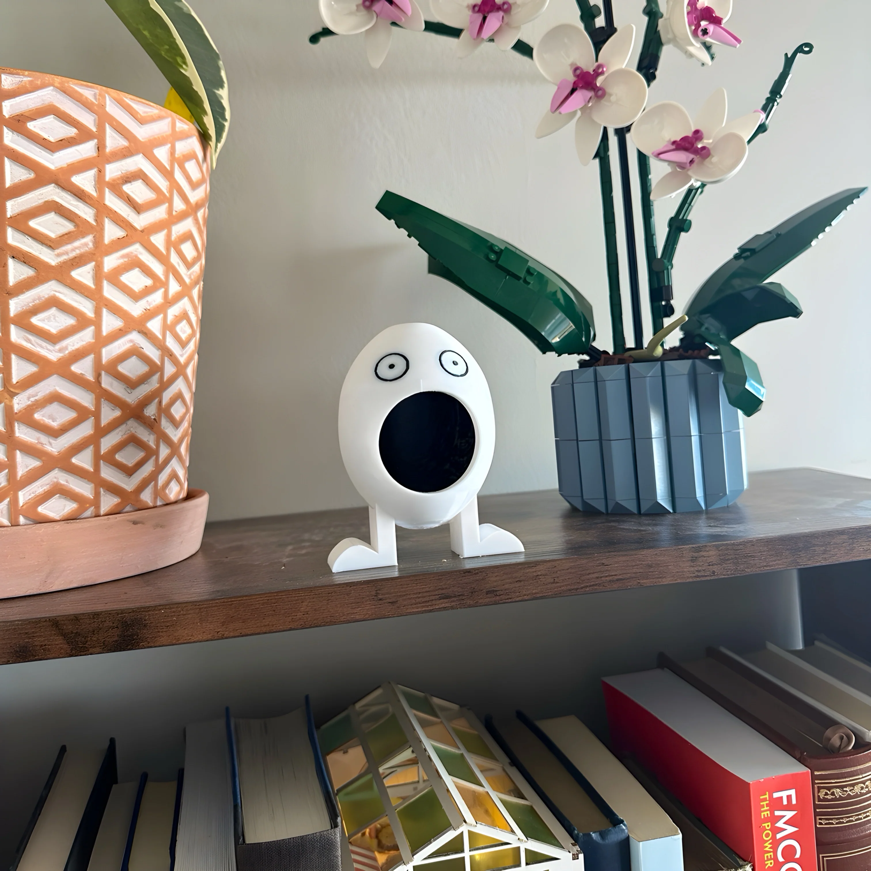 Feed Eggs Egg Figurine - Image 7